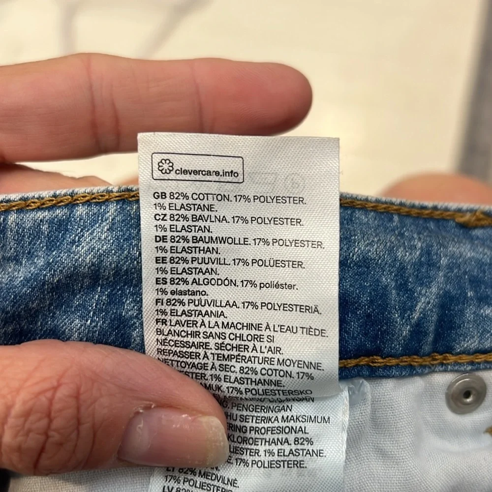 H&M Blue Jean Shorts with Cuffed Hem size 8. In great condition! - Picture 6 of 6